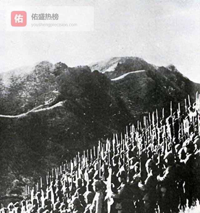 三百名中国战士陷入惨烈的肉搏战，师长含泪下达炮火覆盖命令，双方都被一起轰掉！