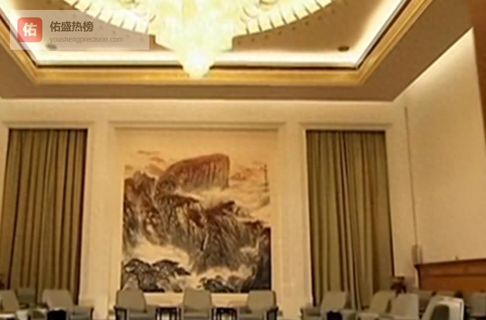 人民大会堂118厅的服务员回忆，主席在这里生活的日常，竟因一个小桌板而一度发怒？