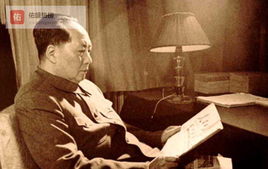 除了毛主席和周总理深夜灯火，中南海三盏灯的第三盏究竟是谁在熬夜办公？