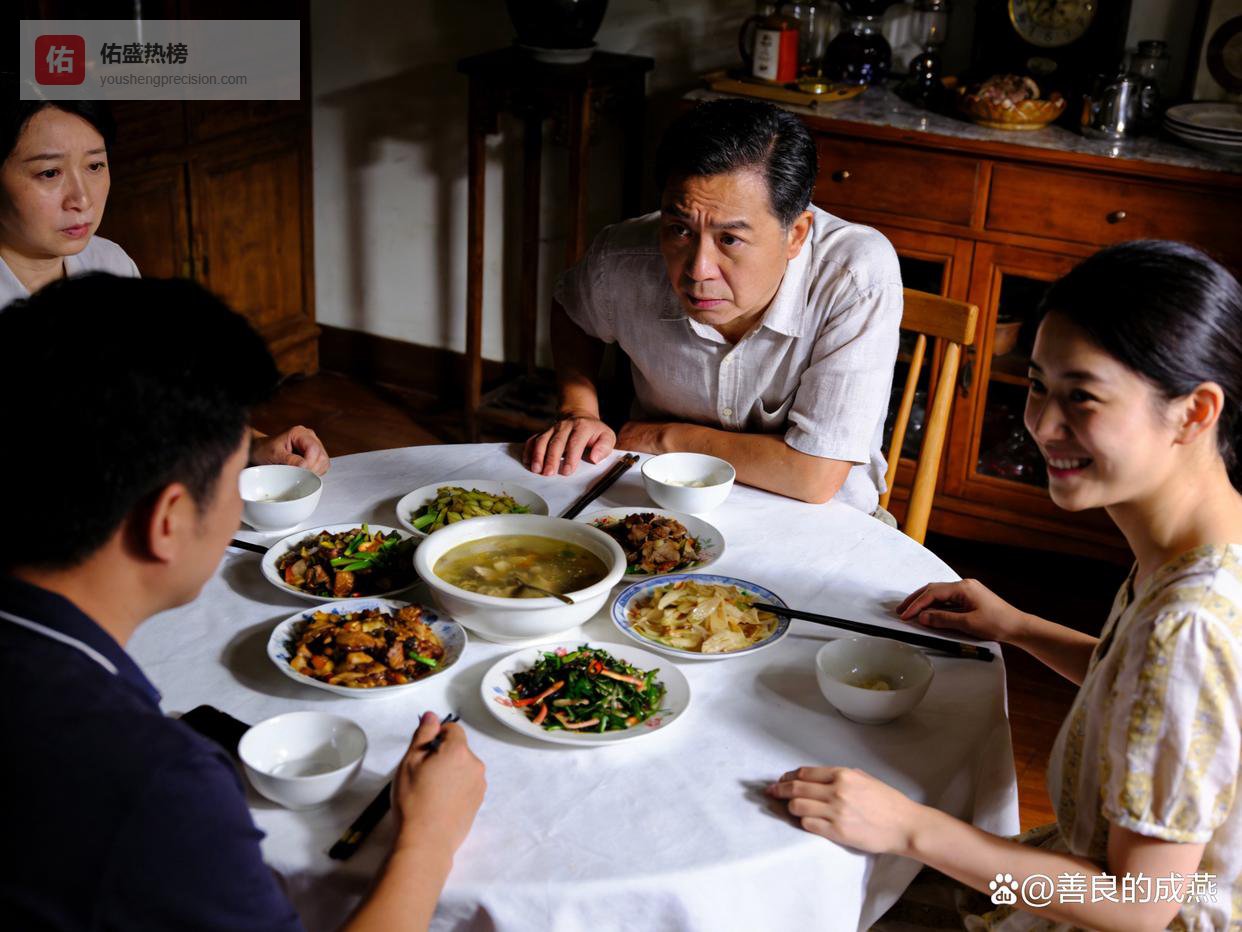 家宴上公公逼我转让八百万房产，我笑着放下筷子：分手协议已拟好