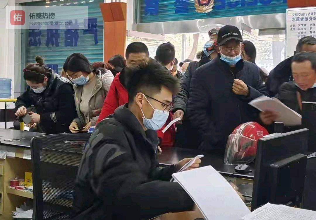 明明大学最后一年不在学校，为啥还要交各种学费，钱都进了谁口袋