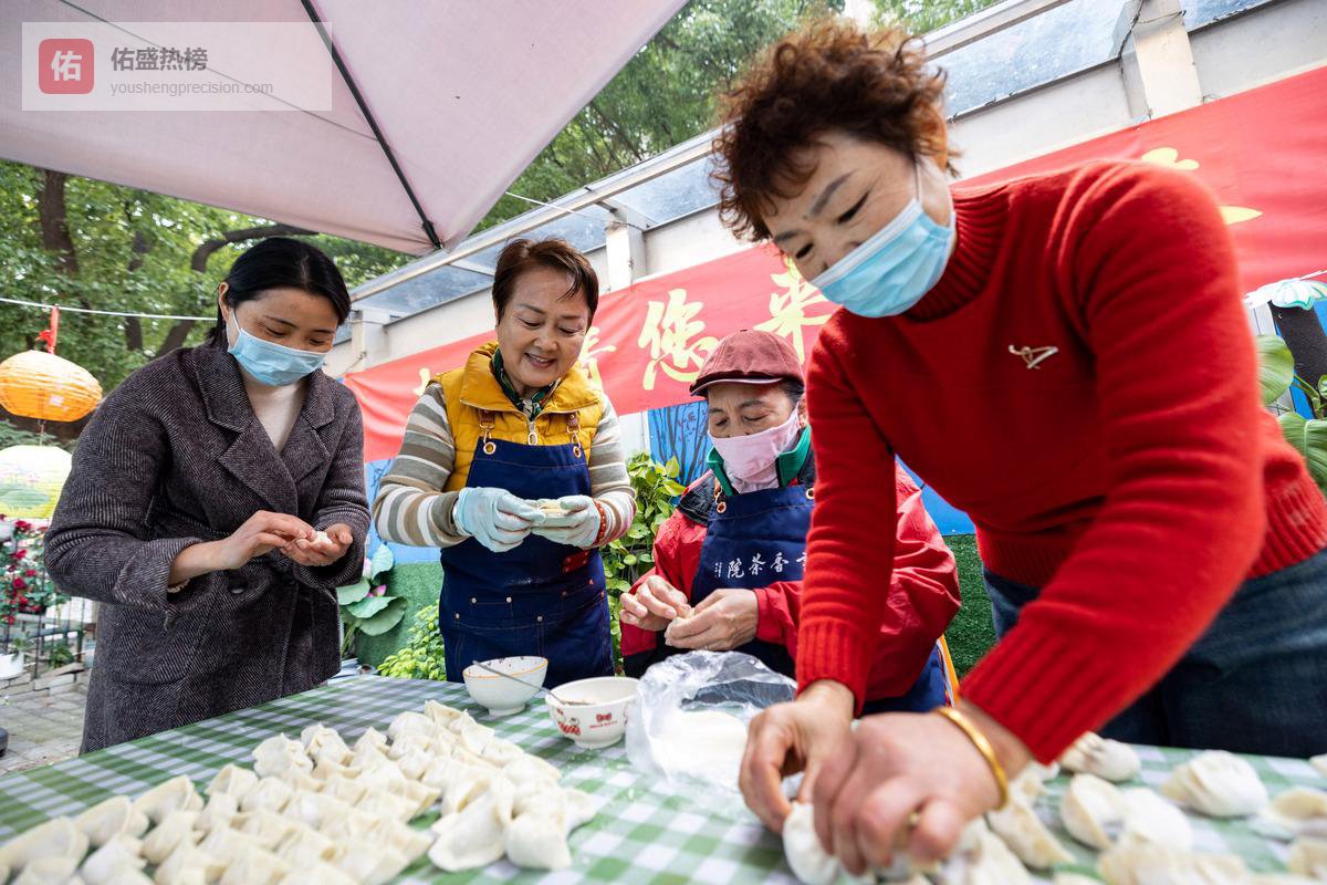 **老年人包汤圆手法藏着多少生存智慧？**