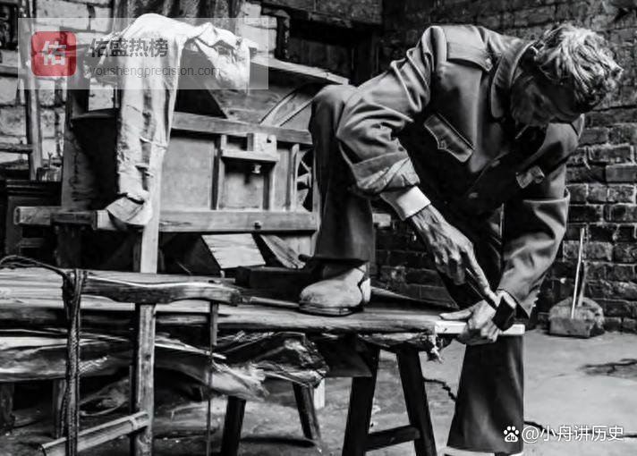 1952年，湖南一个年过半百的老木匠，望着空酒坛叹了口气，写信给毛主席诉苦：没有酒喝，日子没滋味。主席的回信，为何让他热泪盈眶？