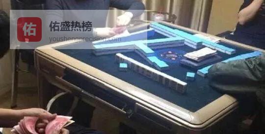 一条赌来的翡翠项链，让她从“砸了”到“小赚”