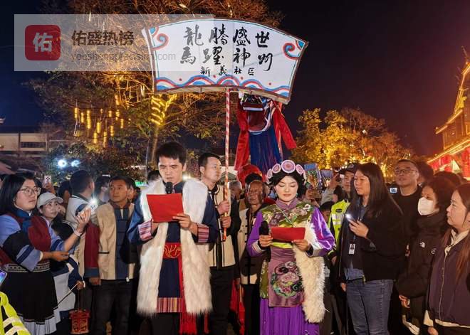 丽江古城提灯夜游，解锁最浪漫的年味