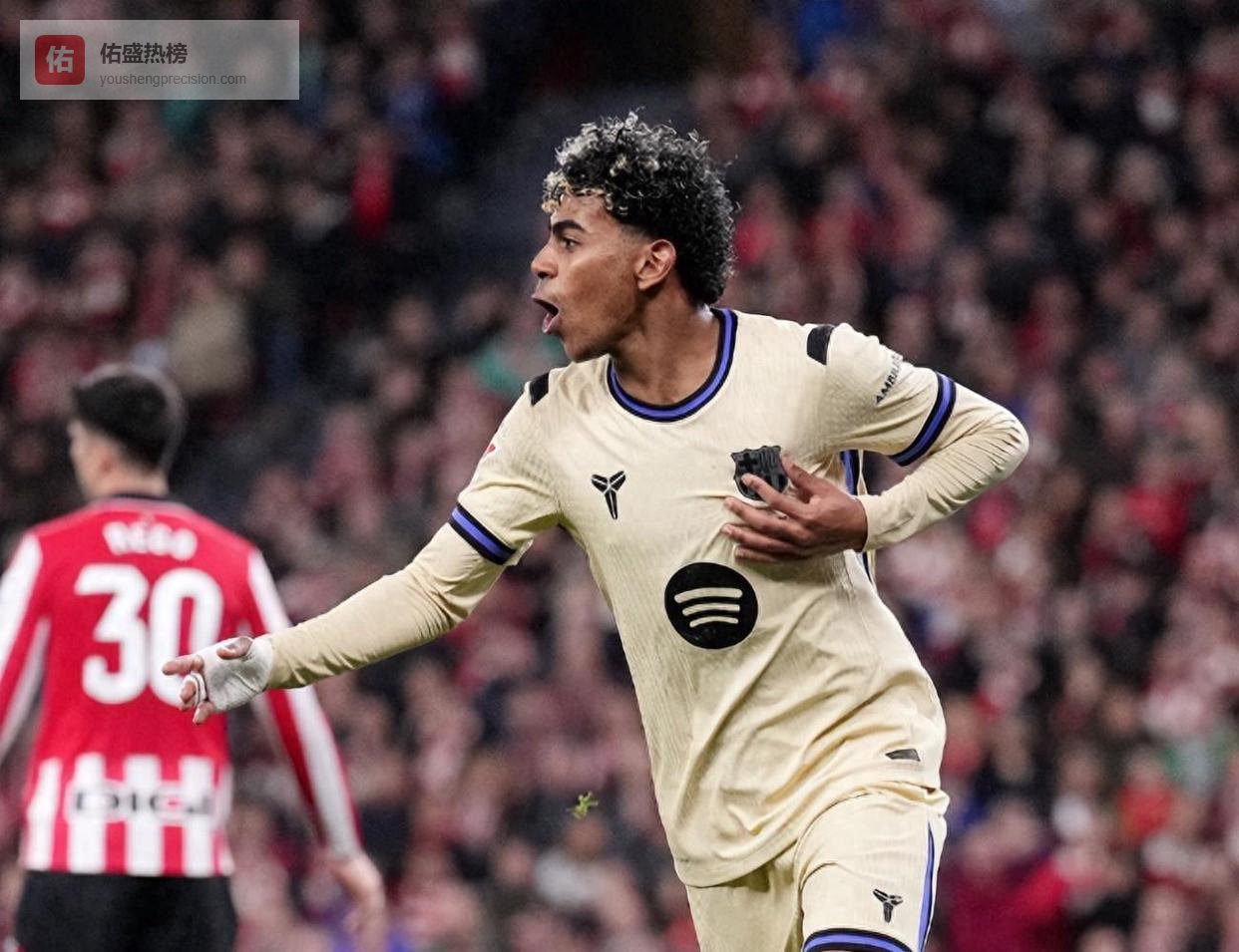 十八岁亚马尔重现梅西经典：彩虹球入死角，敌手倒地！生涯五十球