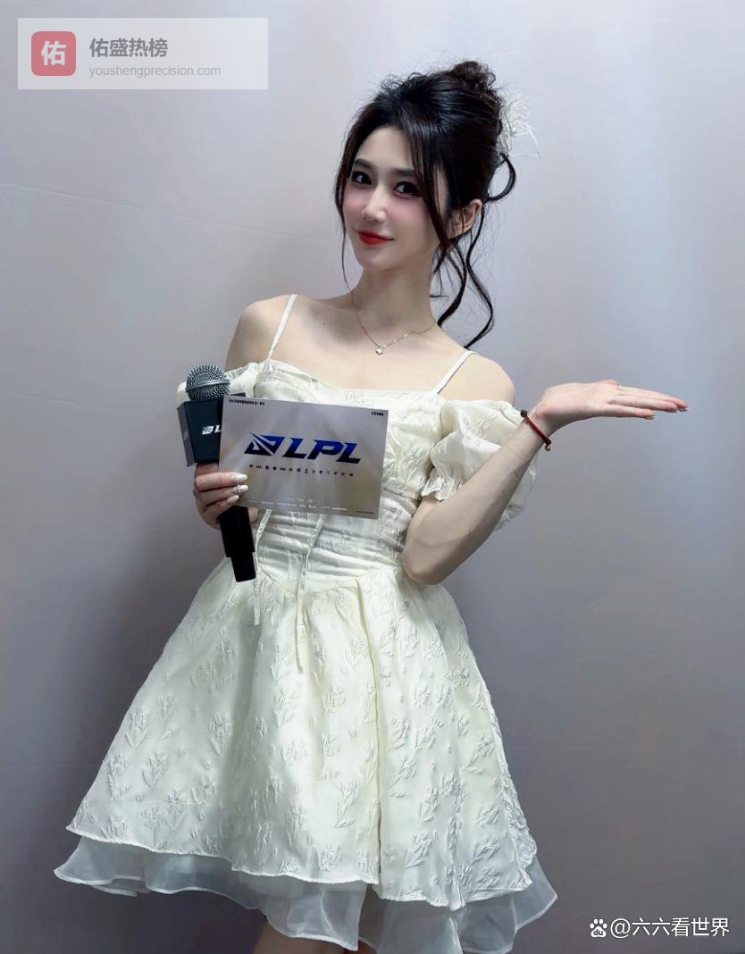 清纯暴击！LPL初代女神小悠白色吊带裙造型曝光，这状态说是20岁我都信！