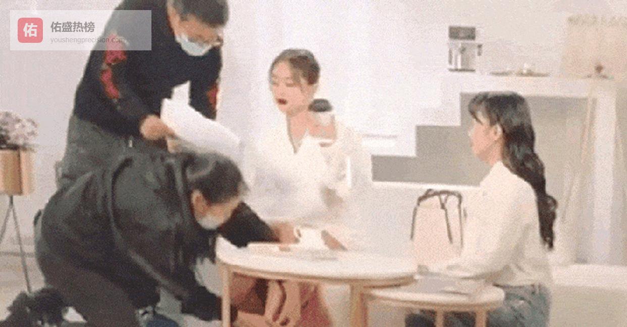 助理爆料再掀波：浴缸睡觉、跪地穿鞋、酒店冲突，当下娱乐圈的尊重边界在哪