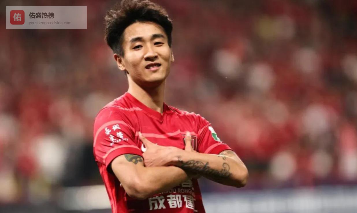 金球被偷了？韦世豪落选社媒全黑抗议，邵佳一金帅奖再添争议，17岁小将打脸留洋