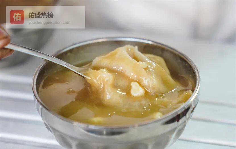 一张薄饼的百年接力：铁鏊上的非遗烟火