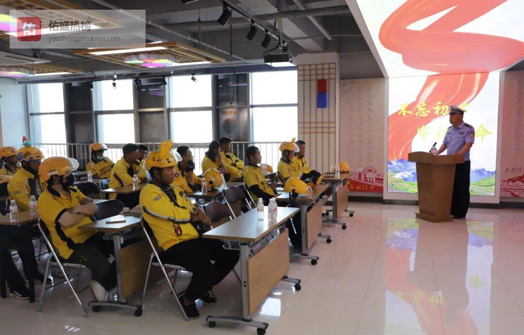 延吉交警给外卖小哥上堂“安全硬菜”