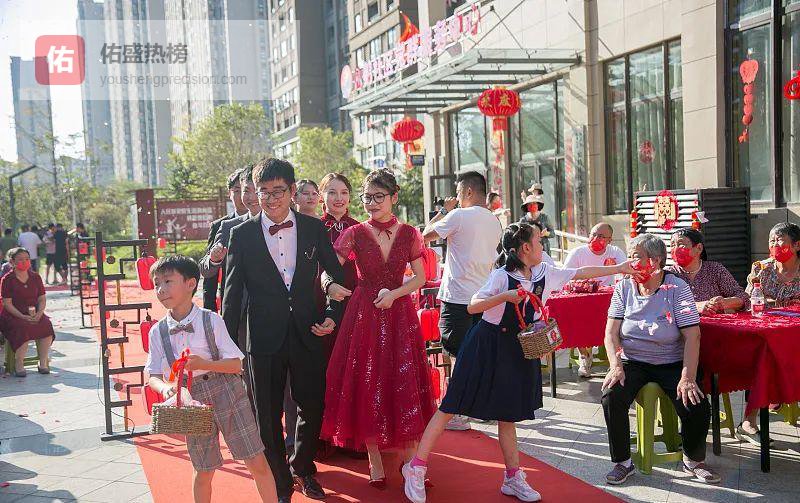 婚礼到底为谁而办？一场关于“体面”与“自由”的追问