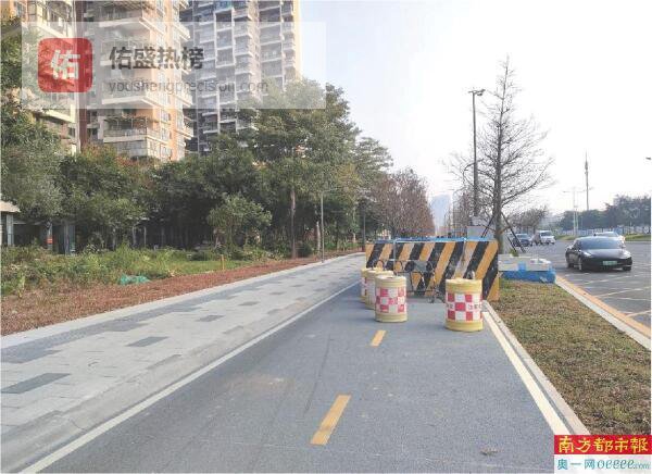 单车道上“拦路虎”说3月拆 咋没动静？