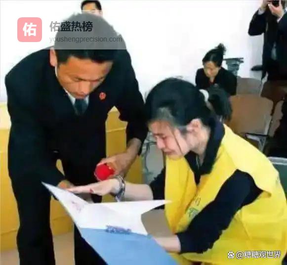 女大学生为钱将情夫碎尸260块，庭审时竟面带微笑说出这句话……