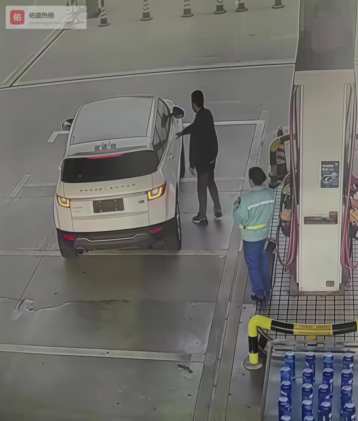 五百元油费看清人品，无牌路虎车主扬长而去，辛苦员工要自掏腰包赔偿