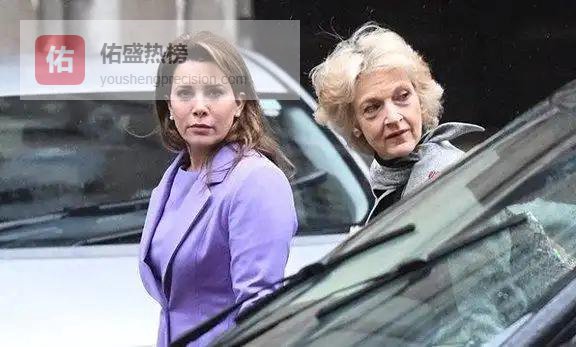 迪拜前王妃哈雅出逃六年后现状揭秘，51岁身形变化令人认不出，女儿身材高挑貌美酷似酋长