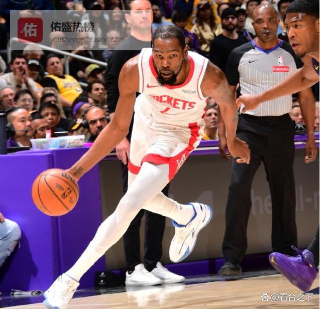 残阵湖人2-0打懵火箭！苏群曾令旭直指球商差距，詹皇掌控力让杜兰特不会破包夹