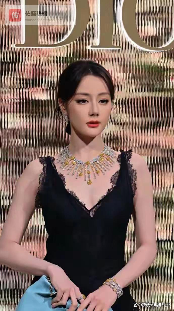 热巴新剧宣传穿三套造型，腰臀反差惊呆网友