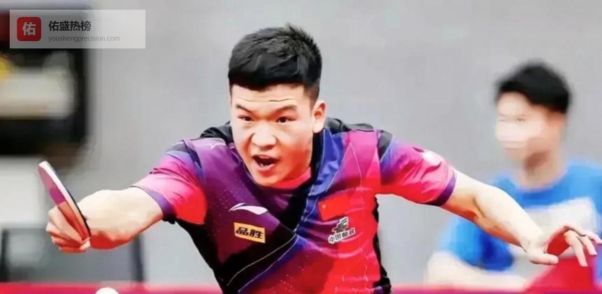 马龙在成都默默付出助力年轻队员成长，面对伦敦比赛挑战，他们在压力与磨练中不断突破极限