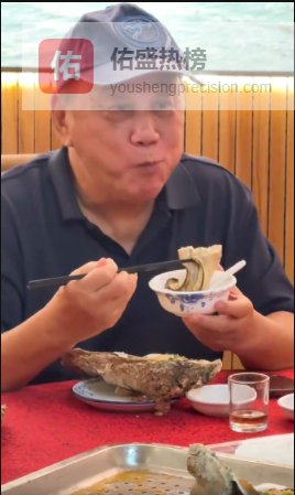 TVB视帝近况曝光，年过80精神饱满，忙碌半生如今享受晚年