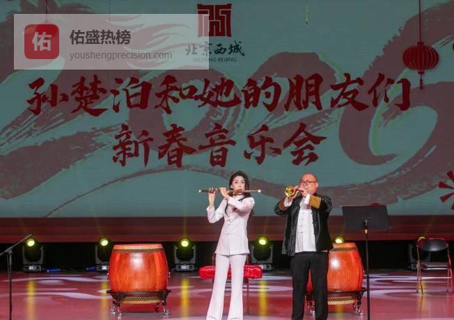 别被“朴实美好”骗了！八十年代春晚，其实是拿政治生命在赌一个