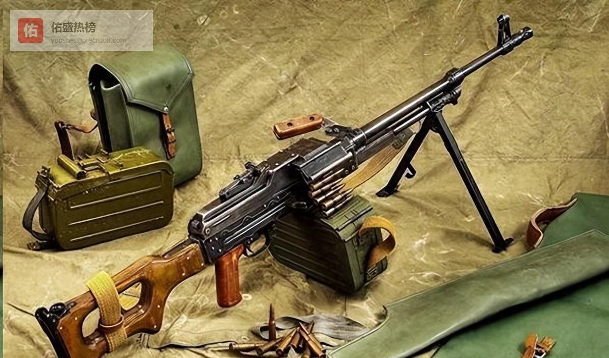 1979年南疆雨林，一名士兵扛着88公斤机枪冒死前行，在敌军火力下倒下，他迎来了怎样的命运转折？