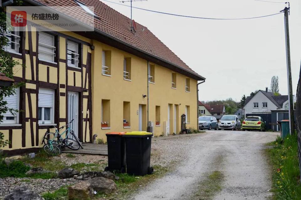 法国9岁男童被父亲锁货车近两年，获救时丧失行走能力