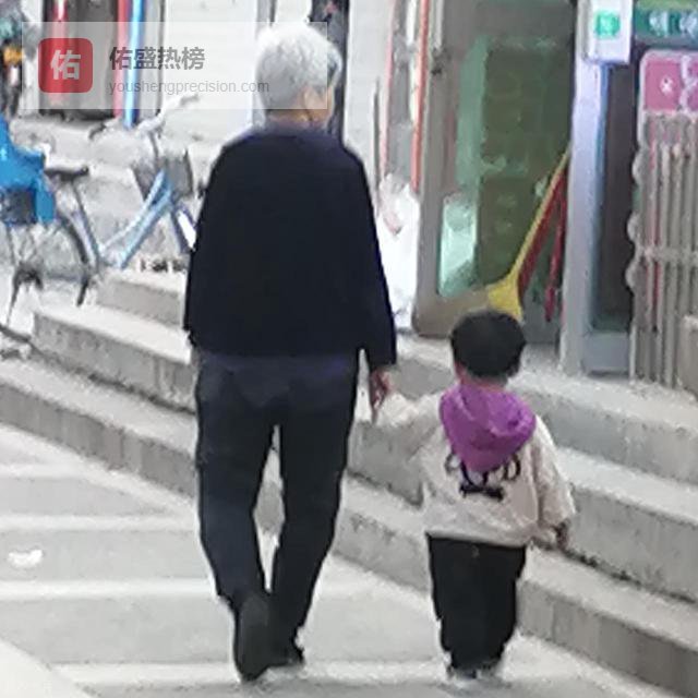 给儿子带了 8 年孙子，我最后落得一身委屈，到底错在哪？