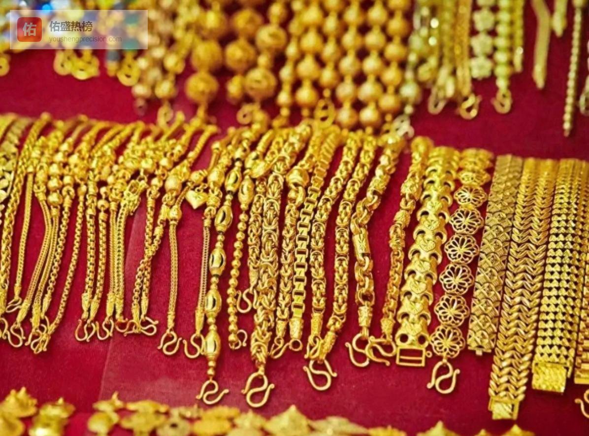 金价小幅回调，今日金条金饰一览