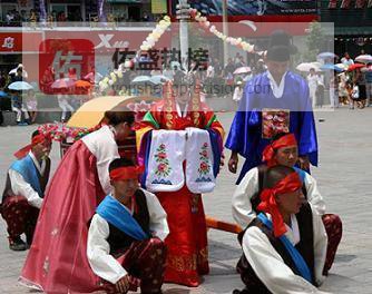 从繁复到温情：朝鲜族婚礼的百年流变