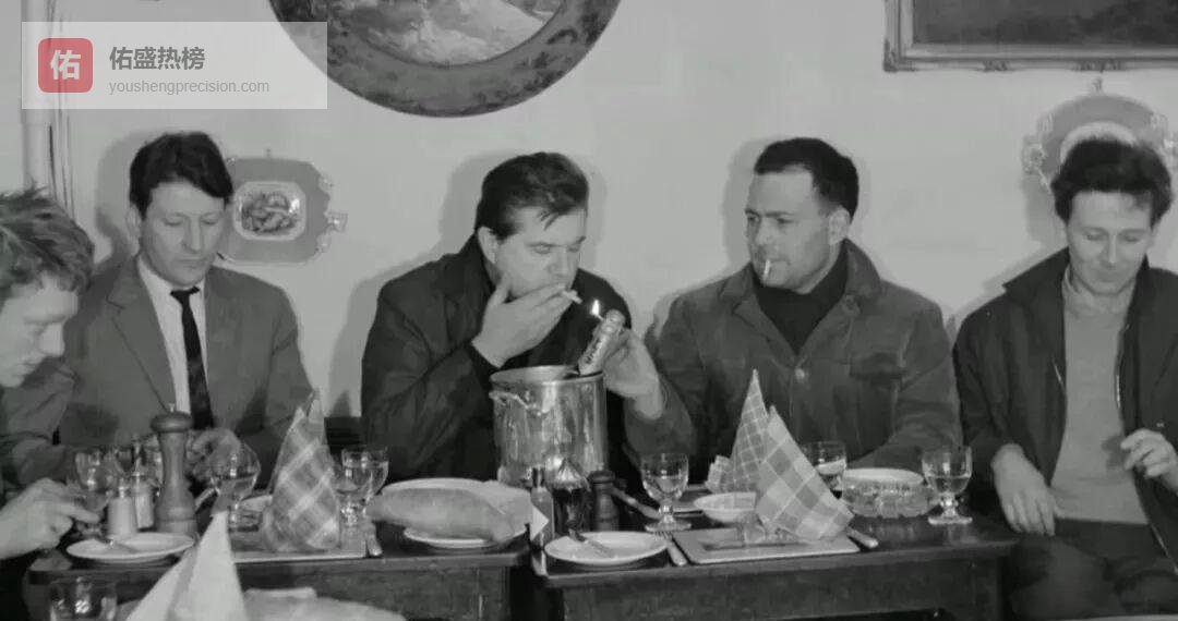 伦艺术巨匠：奥尔巴赫与培根的并置凝视