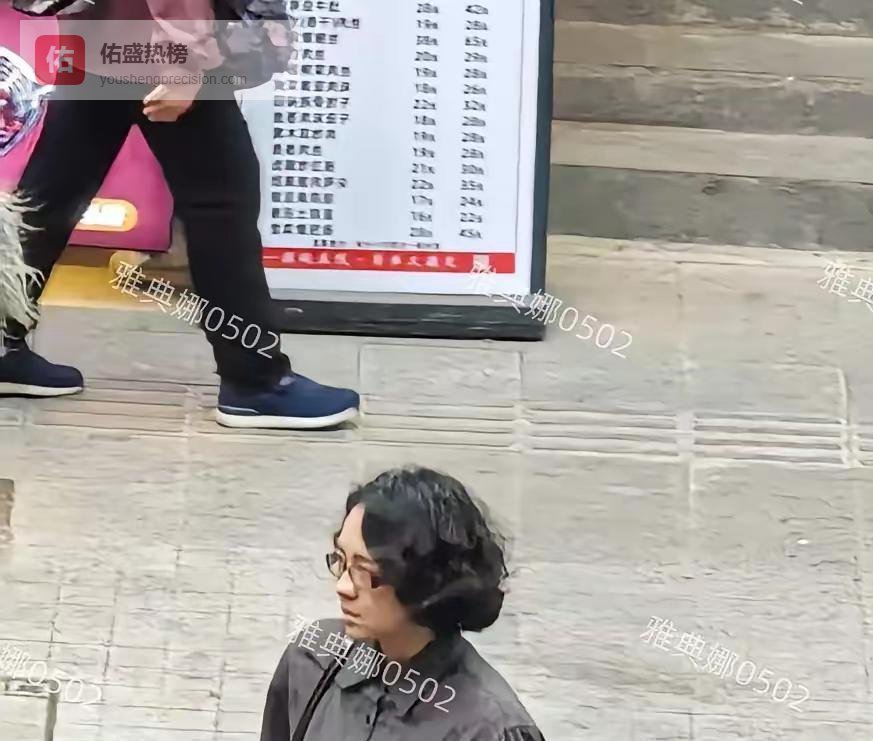 章子怡在武汉街头“消失”的脸，和那20斤不得不长的肉