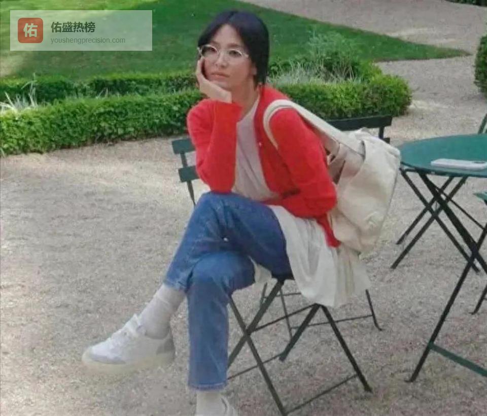 宋慧乔被吐槽眼神没光像奶奶，宋仲基带英籍妻子首合体反差明显