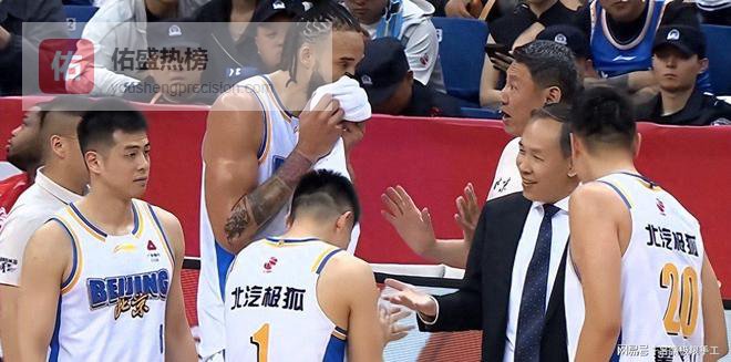 北京男篮险胜青岛，球员表现：四人优秀一人低迷