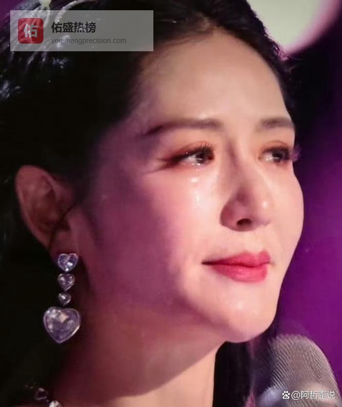 谢娜哭崩热搜！6小时直播拖到崩盘，324票淘汰引众怒，这次眼泪是洗白还是卖惨？