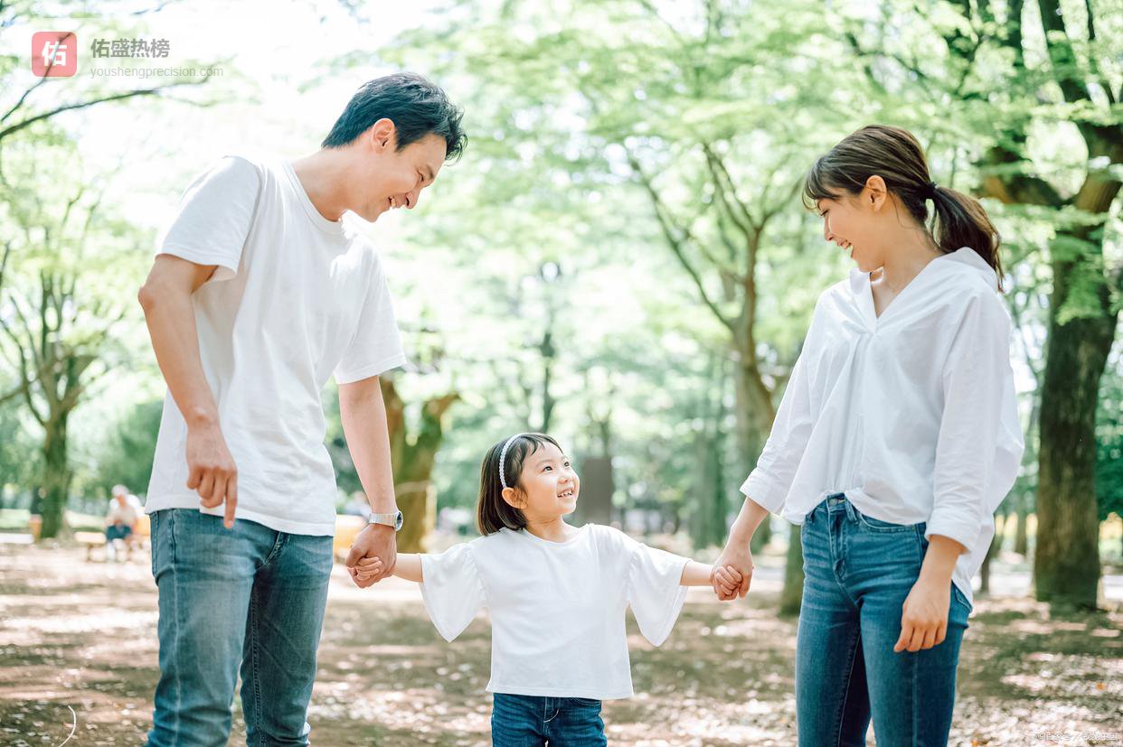 没钱要不要生孩子？张雪峰一句大实话戳醒无数人，别再拿“穷有穷养”骗自己了