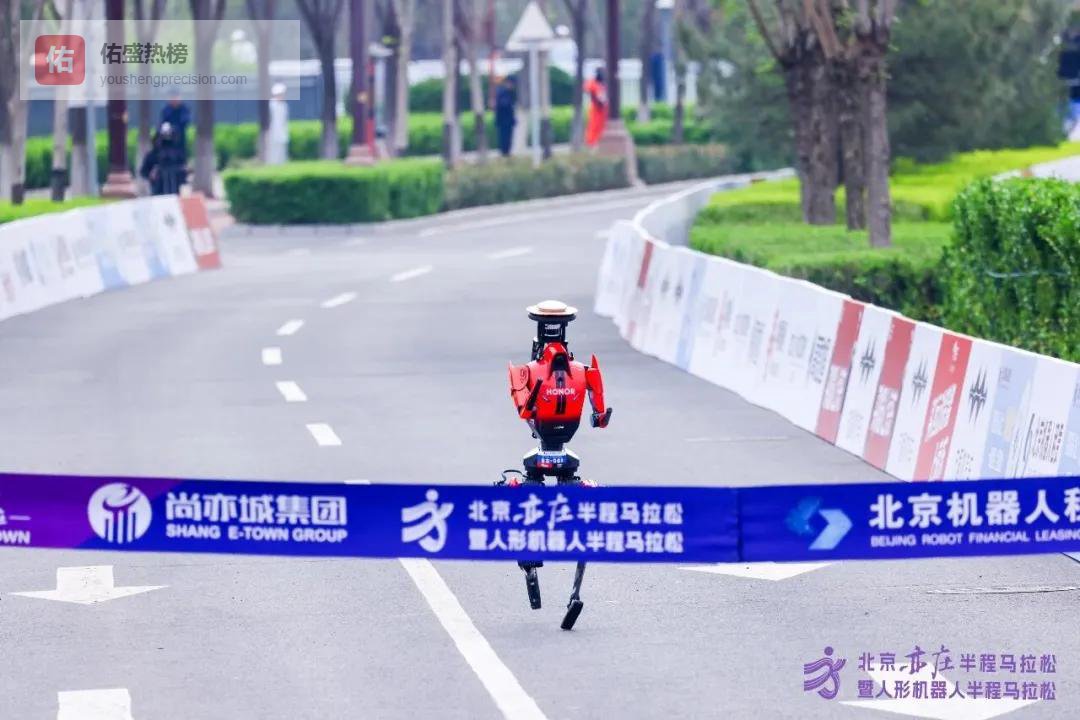 包揽半马冠亚季军，荣耀机器人到底什么来头？