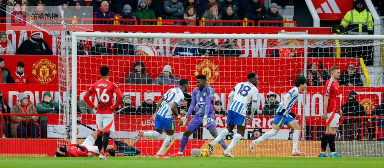 没法看这上半场的惨烈态势让人心里发憷也忍不住叹气，半场两球落后利兹联让曼联不输才怪