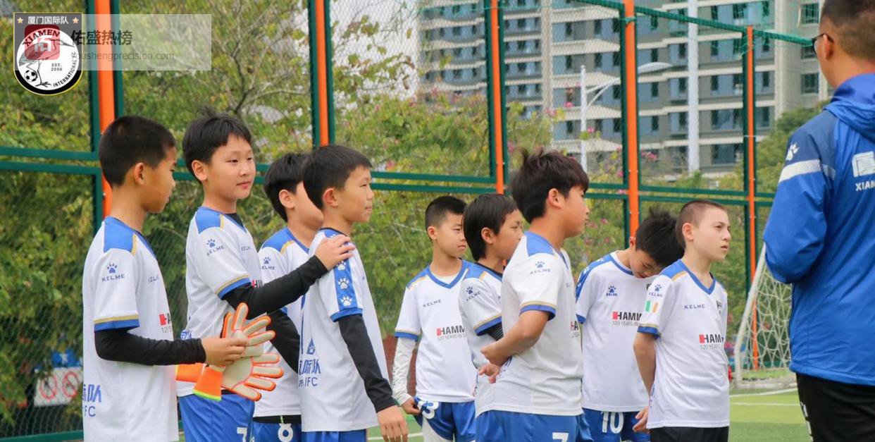 别盯着说“锋线后继有人”这话，瞧瞧这些年轻球员的底牌，你就会发现真正的实力差距，反映出中国足球未来发展的深层次问题