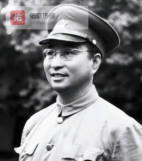 陈赓的人脉网究竟有多广？国共对立时期，共产党地下工作者坐火车遇到国民党剿匪司令，司令却三次派人请他喝酒还送300大洋，真相让人深思