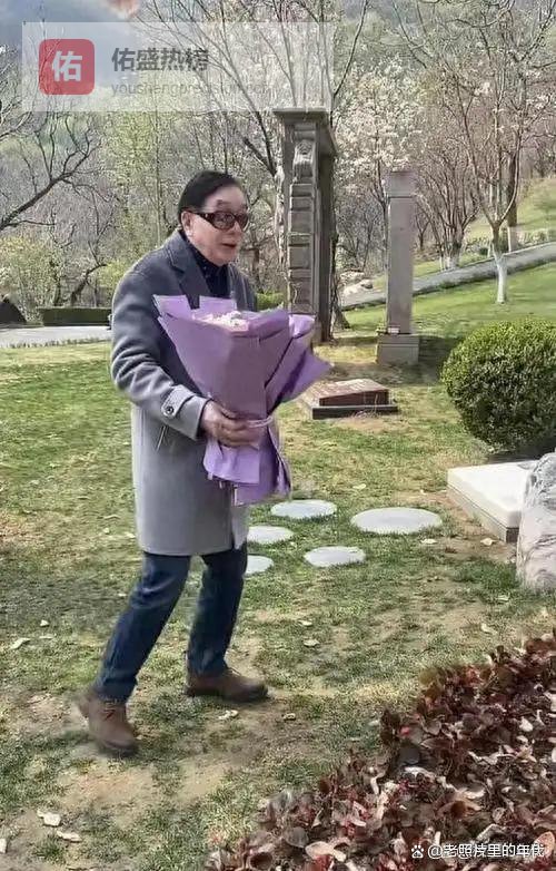 26岁娶了带三个娃的40岁女导演，倾尽心血养大，晚年却独居北京无人探望！王崇秋的48年深情，为何换来一纸冷漠？