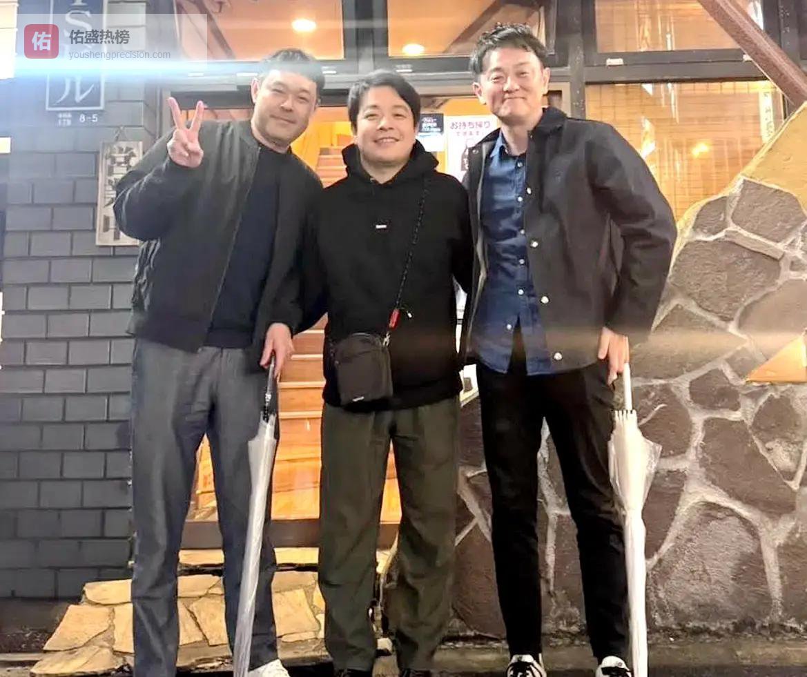 日本男乒三位主帅罕见同框，为战胜中国队出谋划策，突破王楚钦成关键