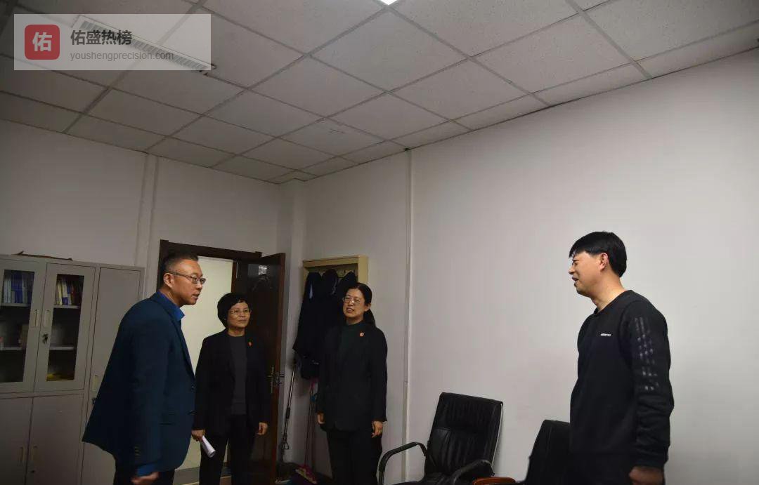 城阳法院年终冲刺：灯火通明的“暖心”慰问