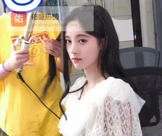 鞠婧祎妈妈旧照曝光：神颜值基因大起底