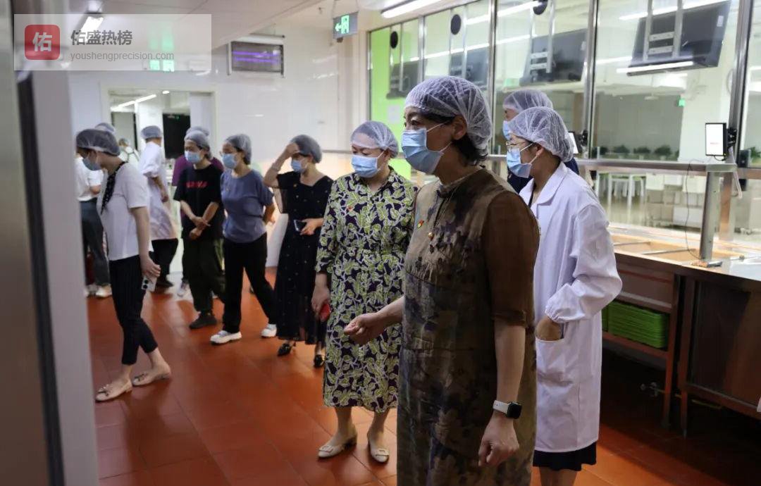 开学第一查：食堂安全大扫描