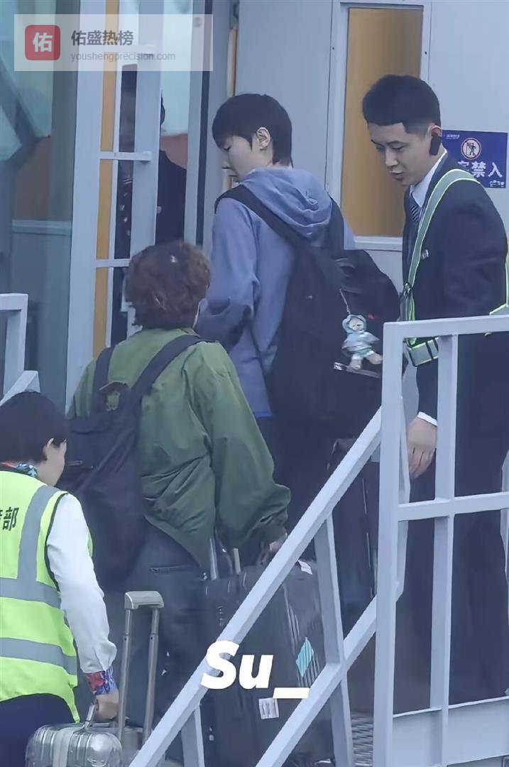 真正的强者，从不急于庆祝胜利，她只在乎下一个战场。王曼昱悄然返蓉，留给世界的只有一个沉默的背影