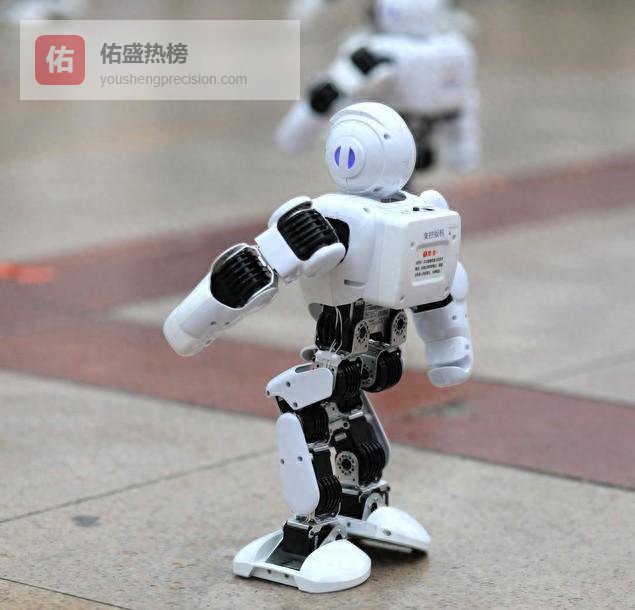 双足机器人半马破世界纪录：国产供应链点燃产业新引擎