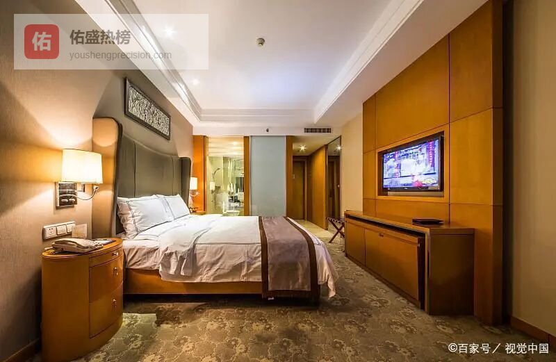 一个酒店回访电话搞散一个家庭，谁把隐私当成了服务祭品？| 明话周言