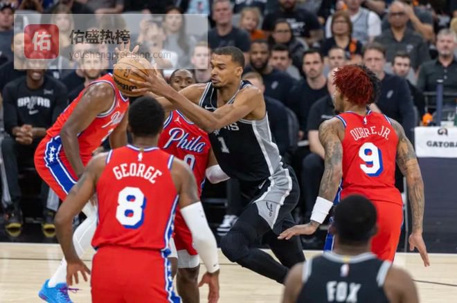 文班亚马拿17分但伤退！马刺迎赛季第60胜，恩比德19罚轰34+12