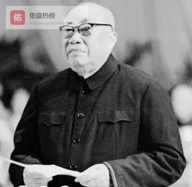 彭德怀心里没底，忐忑不安地去征求朱德的意见，结果朱德一听就发了脾气，直接反问：这样做，你对得起那些老战友吗？